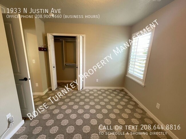 Building Photo - 1933 N Justin Ave