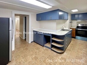 Building Photo - 100 Main St