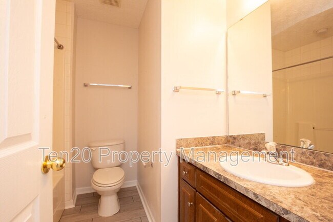 Building Photo - 6020 White Pine Dr