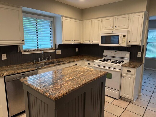 Building Photo - 9703 Willers Way