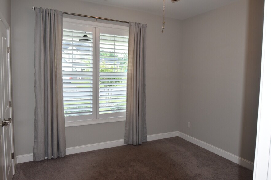 Building Photo - 3005 Primrose Ln