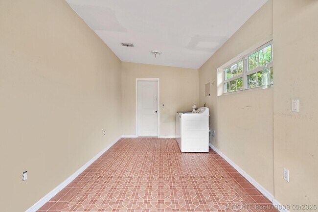 Building Photo - 500 NW 120th St