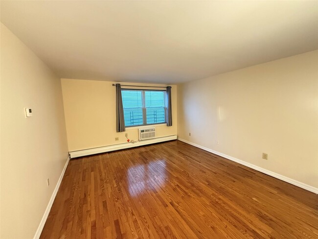 Building Photo - 1425 Crotona Ave