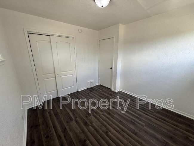 Building Photo - 5642 N 61st St