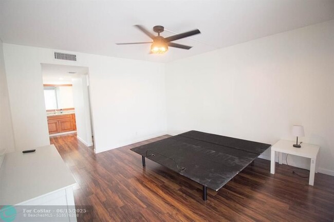 Building Photo - 2316 S Cypress Bend Dr