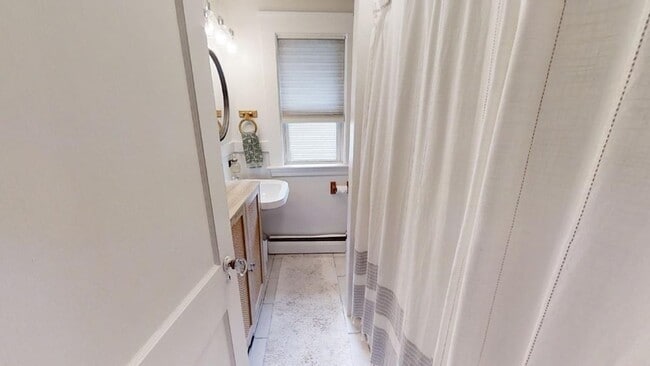 Building Photo - 11 Walnut St