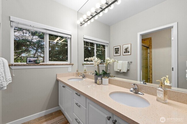 Building Photo - 401 S 51st Ct