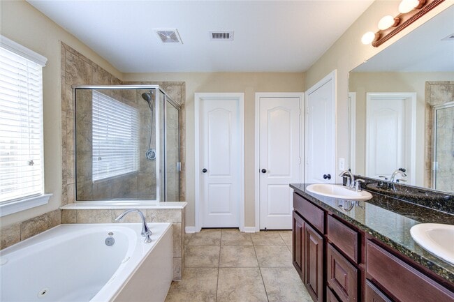 Building Photo - 26727 Henson Falls Dr