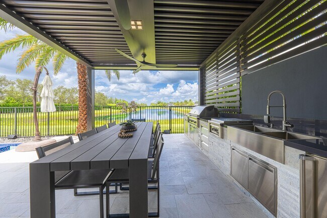 Building Photo - 17119 Aquavera Way