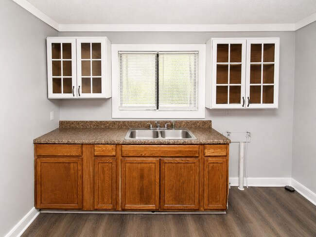 Building Photo - Bright 3-Bedroom Home with Covered Porch, Fireplace & Wooded Backyard