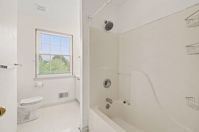 Building Photo - 2457 Cliffside Ct