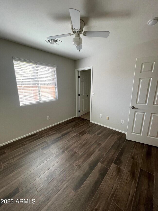 Building Photo - 3517 E Crescent Way