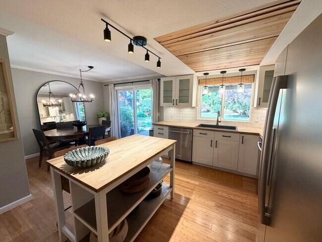Building Photo - Beautifully landscaped Fall City gem  with a private backyard oasis!