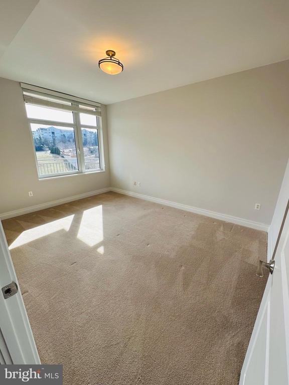 Building Photo - 8220 Crestwood Heights Dr
