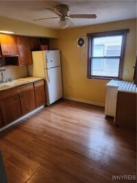 Building Photo - 27 Folger St