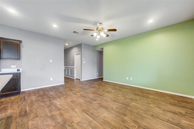 Building Photo - 21315 Pne Ml Dr