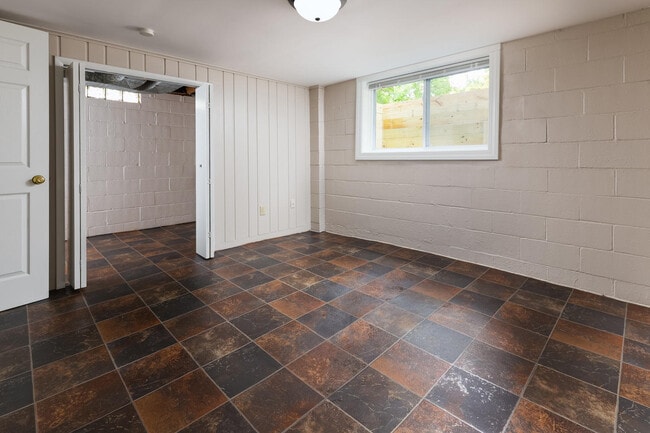 Building Photo - 172 Spartan Ave