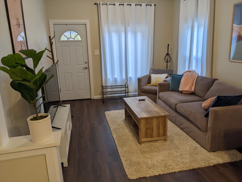 Building Photo - 4116 S Thompson Ave