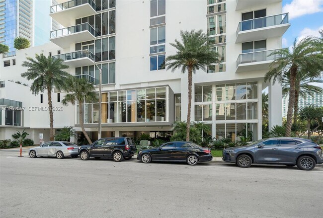 Building Photo - 600 NE 27th St