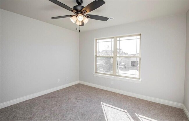 Building Photo - 711 Saddlehorn Dr