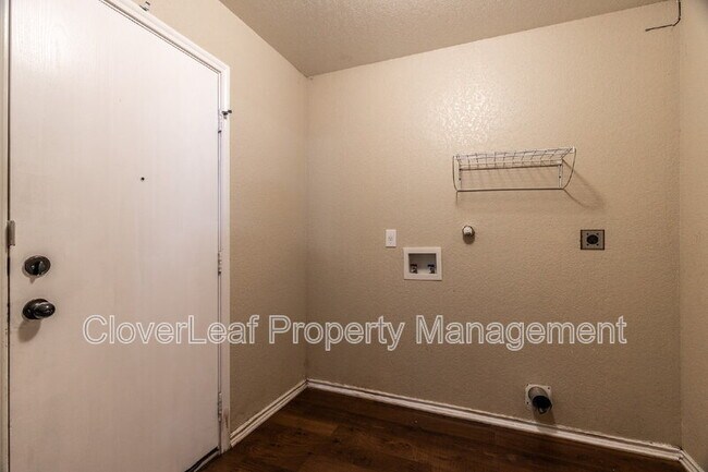 Building Photo - 7839 Horse Hollow