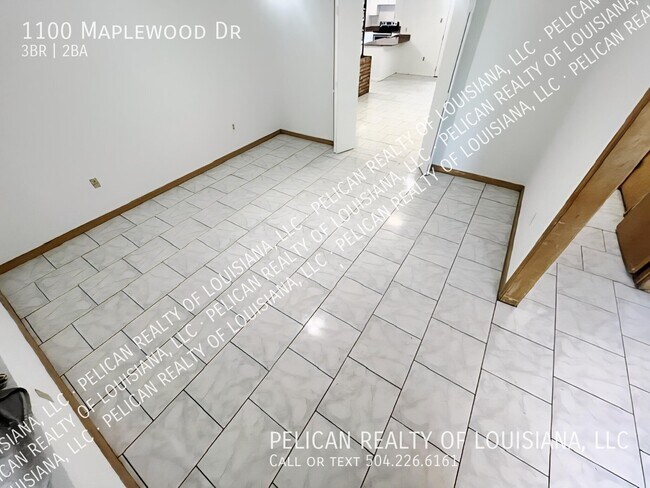 Building Photo - 1100 Maplewood Dr