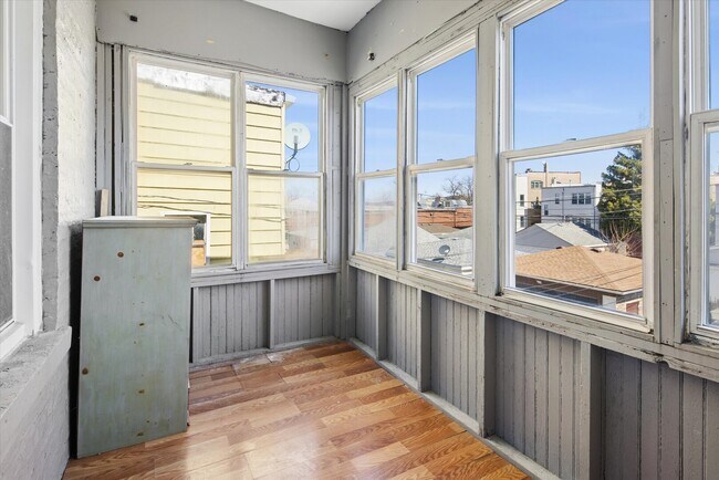 Building Photo - 1931 N Kostner Ave