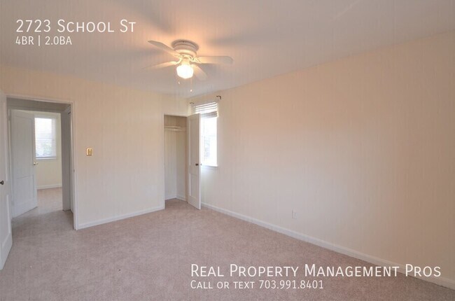 Building Photo - 2723 School St
