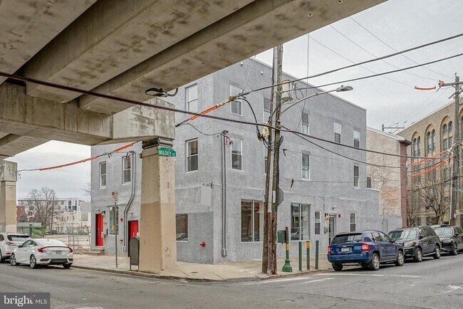 Building Photo - 1070 N Front St