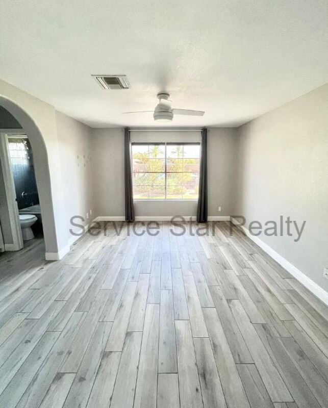 Building Photo - 3924 E Orchid Ln