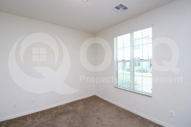 Building Photo - 3939 E Edna Dr