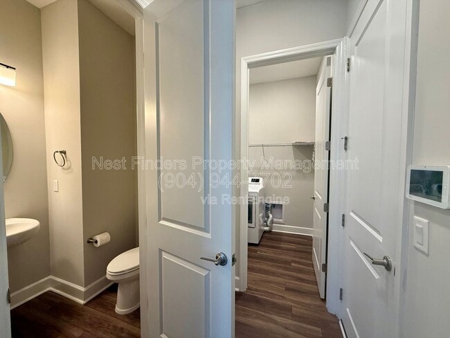 Building Photo - 10682 Aventura Dr