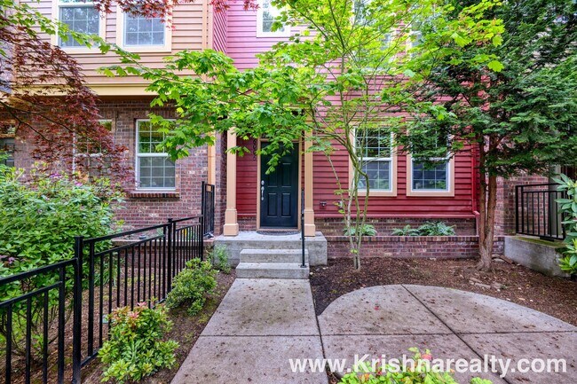Building Photo - Orenco Gardens Townhome: 3BD, 2BA, 2-Car G...