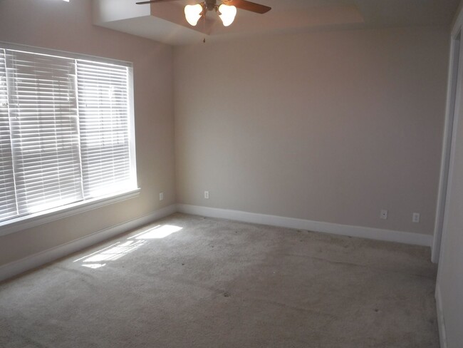 Building Photo - Beautiful 2 bed 2.5 Bath in Las Colinas!