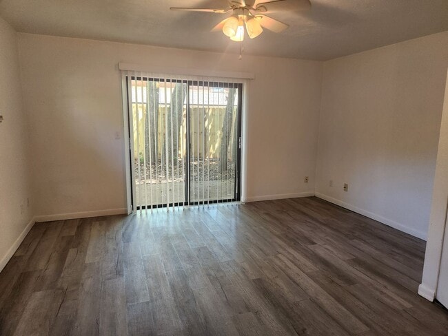 Building Photo - 1559 Hammock Dr