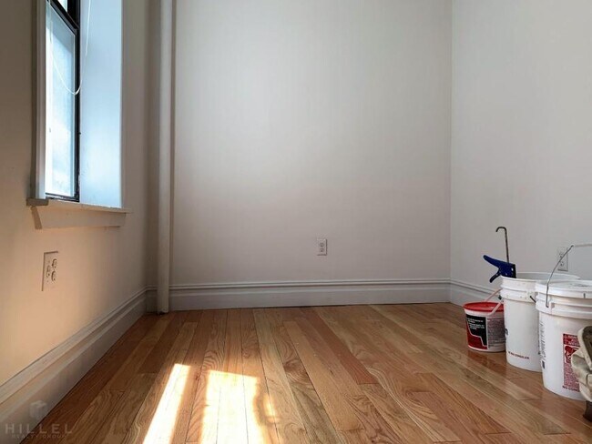 Building Photo - 2 bedroom in ASTORIA NY 11106