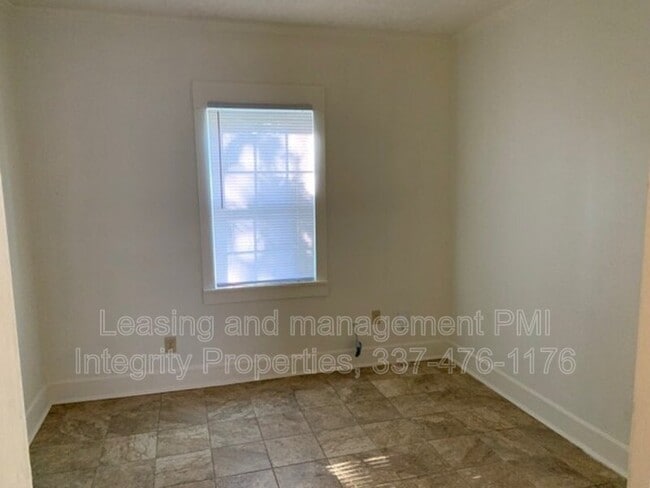 Building Photo - 113 Marcel St