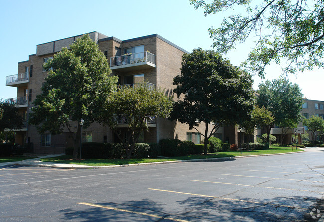 Building Photo - Willow Creek Condominiums