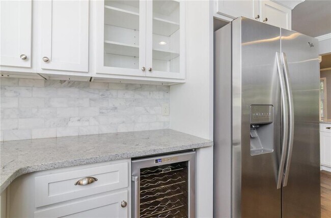 Building Photo - 6670 Castleton Dr NW