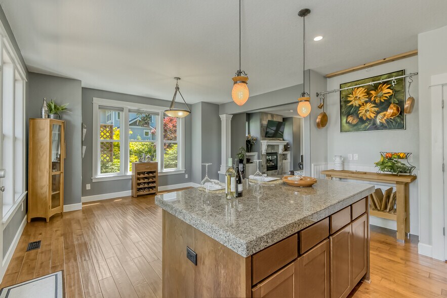 MAIN HOUSE - KITCHEN & DINING AREA - 421 5th Ave