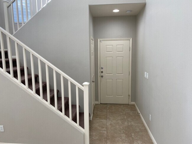 Building Photo - NW!!! 4 bedrooms!!! Pool and Spa!!! All ti...