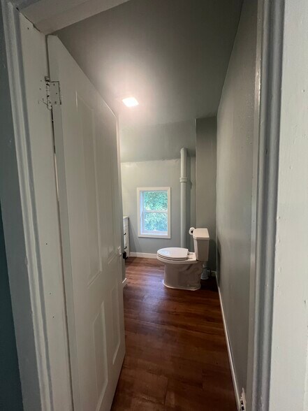 Bathroom - 507 Center Ave