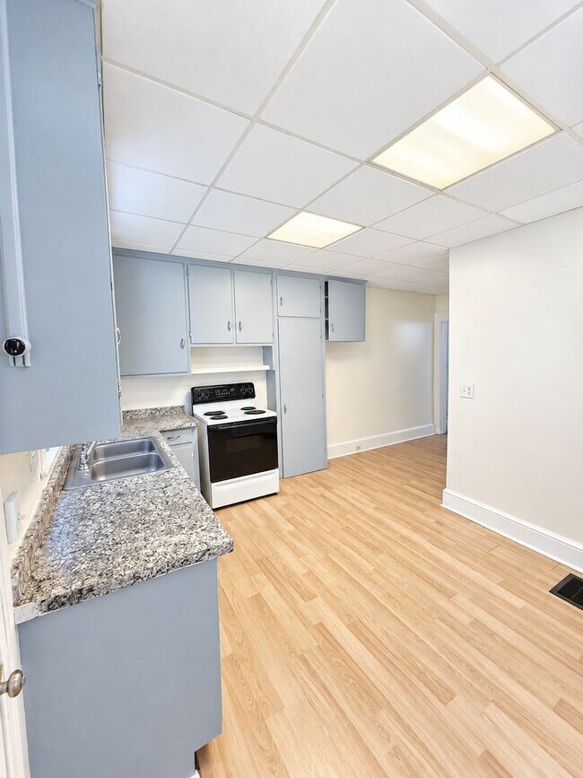 Building Photo - 650 N Mulberry St