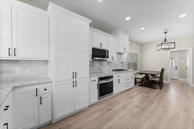 Building Photo - 28814 Holly Hill Dr