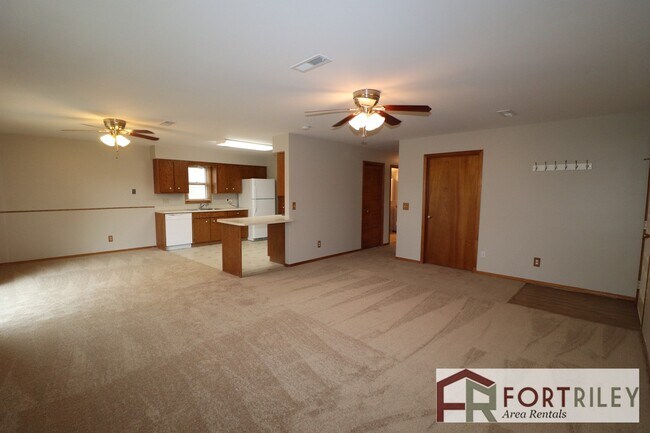 Building Photo - Family Home for rent!