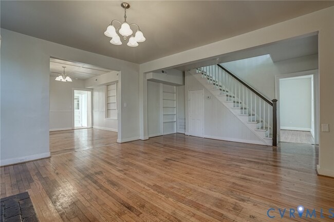 Building Photo - 5277 River Rd W