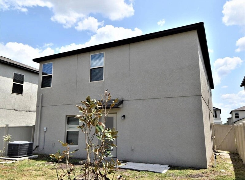 Building Photo - 10211 Cool Waterlily Ave