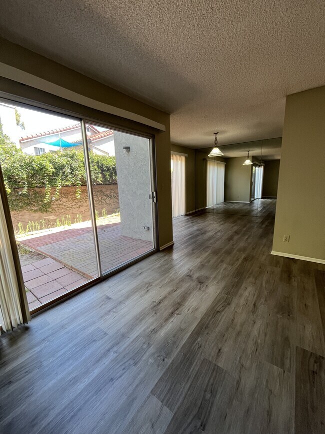 Building Photo - 528 Broderick Way