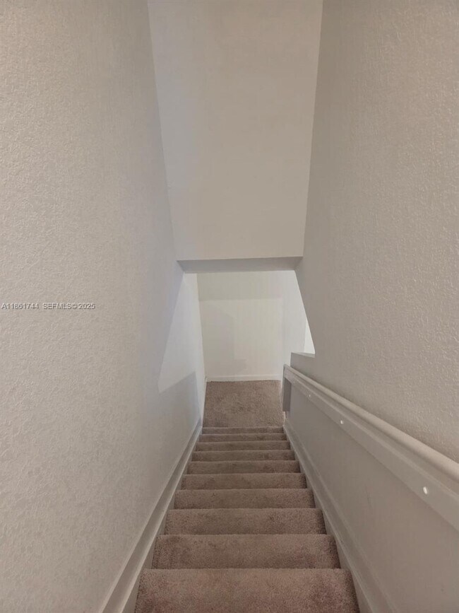 Building Photo - 540 NE 5th Terrace