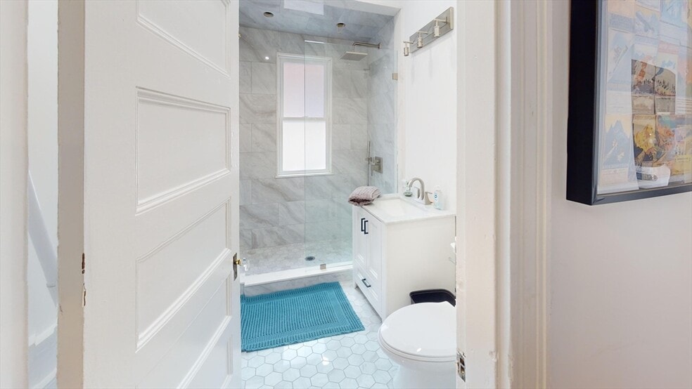 Building Photo - 31 Ainsworth St